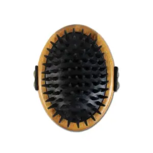 מברשת במבוק מסאז' מתלבשת על היד Bamboo Groom